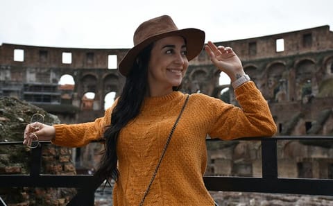 Professional Photoshoot Experience at the Colosseum in Rome