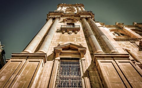 Historic Malaga Tour: Alcazaba, Cathedral, and Local Market