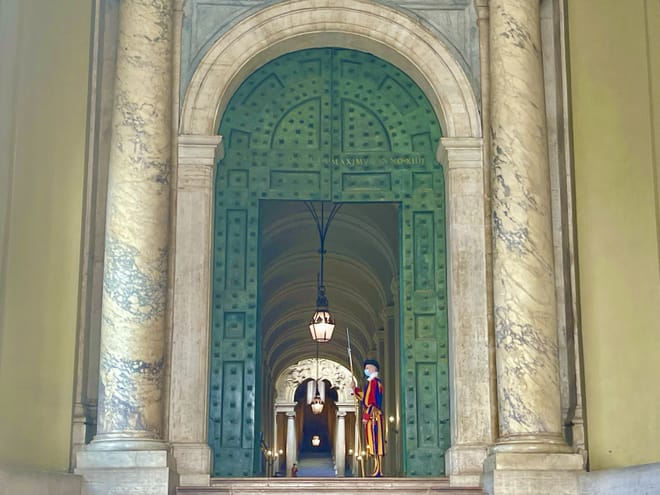 St Peter's Basilica and the Dome with Castel Sant'Angelo Private Tour