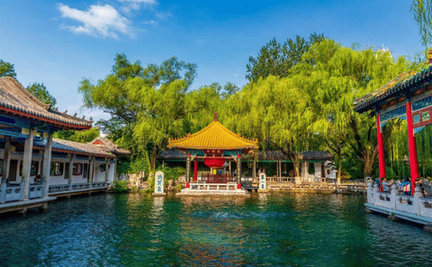 Jinan Day Tour of Baotu Spring, Daming Lake, and Museums