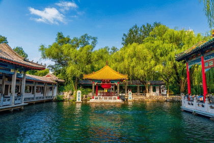 Jinan Day Tour: Baotu Spring, Museum, Thousand Buddha Mountain & Daming Lake.
