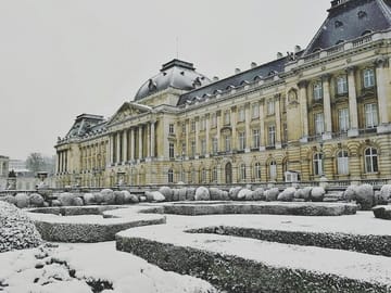 Brussels Day Tour with Atomium Visit and Guided Insights