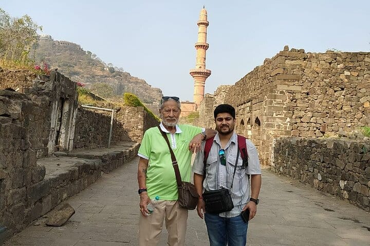 Ancient Caves, Forts, Taj & Temples Expedition