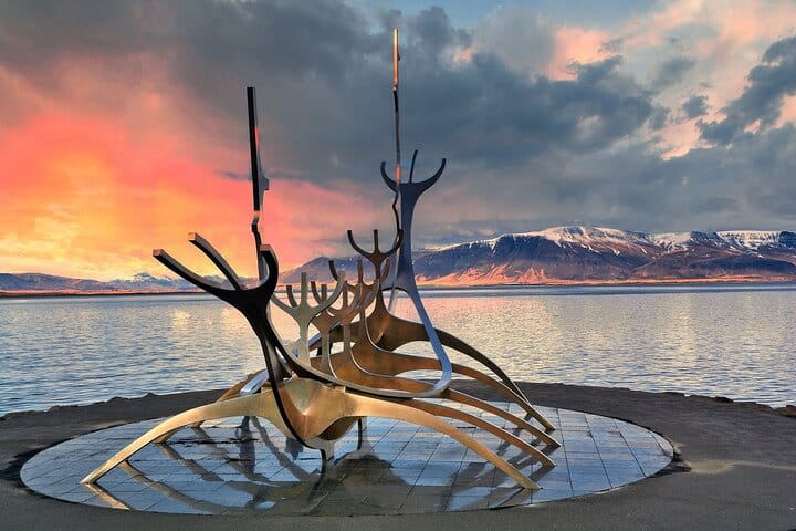 Arrival day tour: Private airport pickup, Blue Lagoon and Reykjanes Peninsula