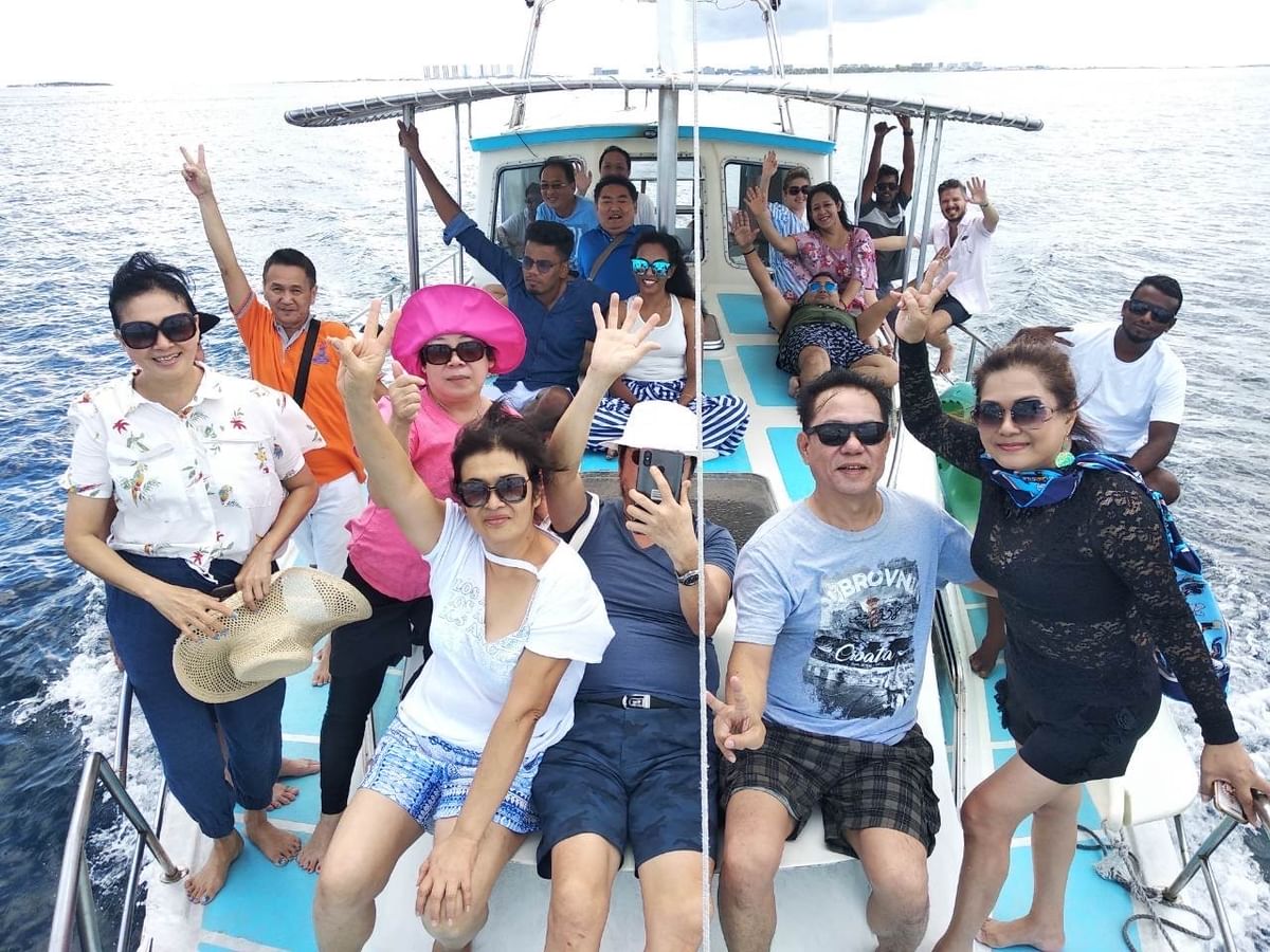 Maldives Dolphin Cruise, Sandbank Adventure & Local Island Tour