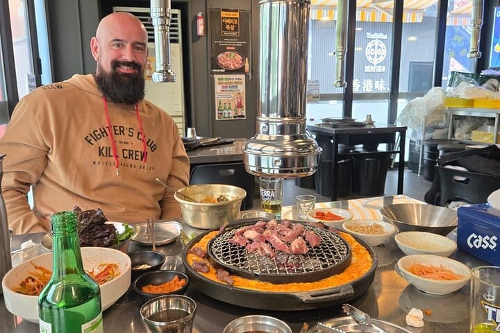 Gangnam Tour (Includes a Traditional Korean Meal) Enjoy tastings during the meal and experience a relaxed, social Korean food journey in com