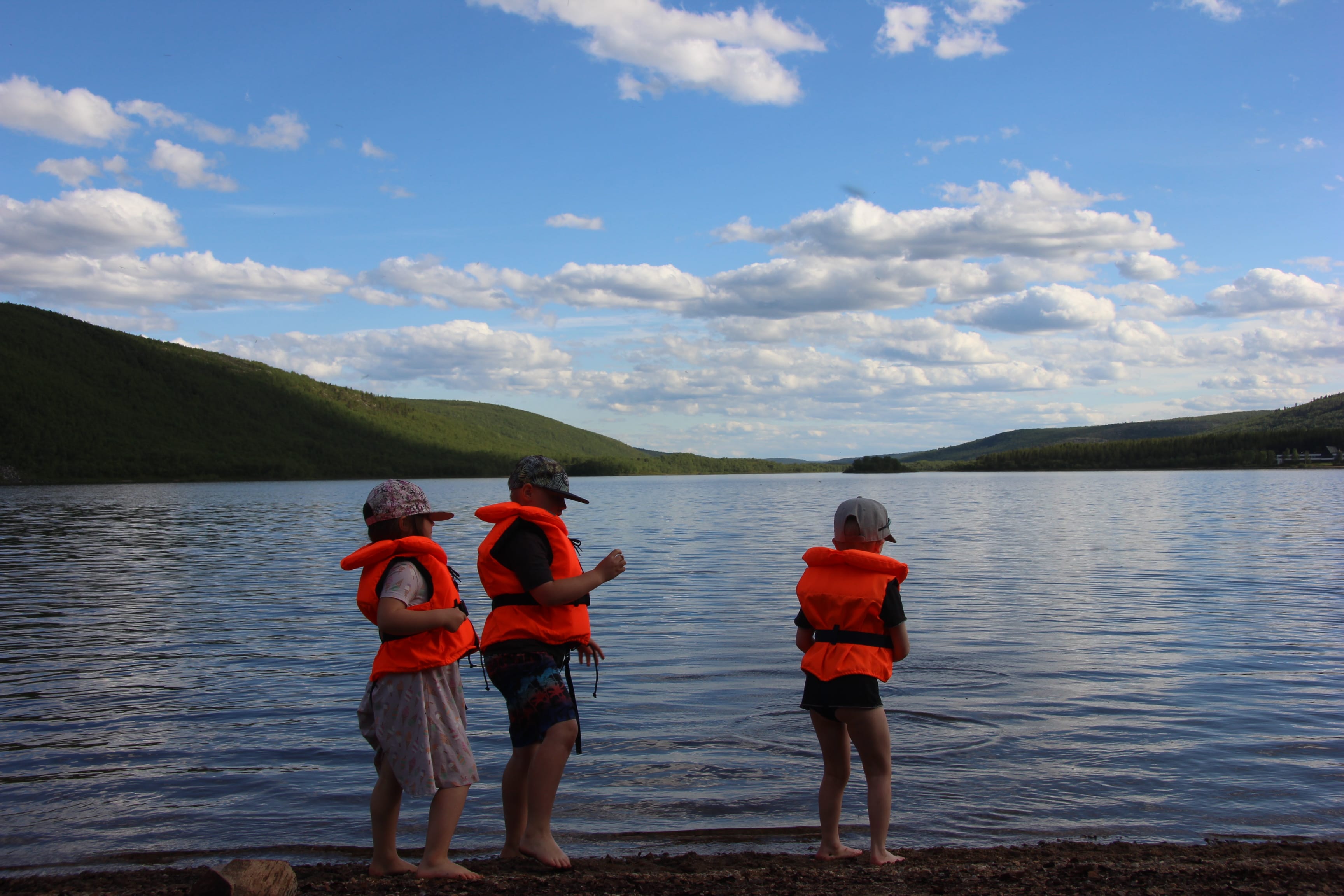 Children on canoe trip in Utsjoki, Mantojärvi lake.