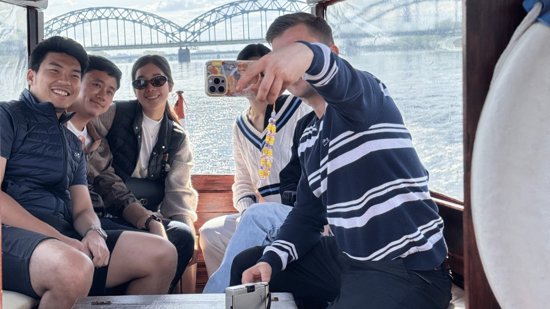 Riga: Private boat tour with Latvian beer