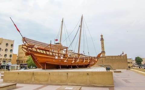 Private Cultural Tour of Dubai with Lunch Included