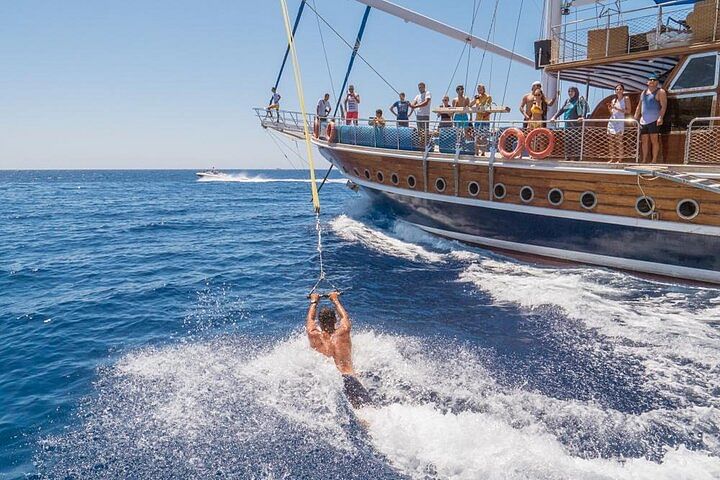 Luxurious Red Sea Sailing Adventure: Snorkeling at Ras Mohammad & White Island