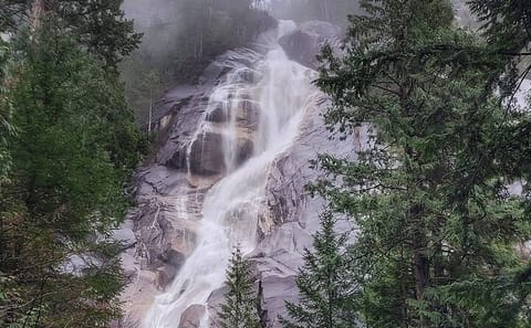 Private Day Tour of Shannon Falls and Squamish from Vancouver