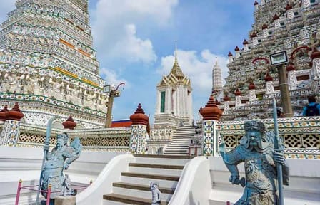 Wat Pho & Wat Arun Walking Tour with Professional Guid