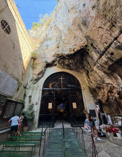 Palermo: Monte Pellegrino Hike, Sanctuary & Juice 2