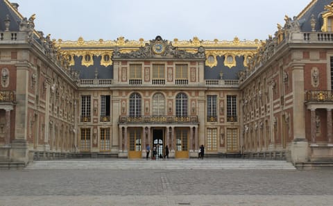 Private Full-Day Versailles Palace and Marie Antoinette Tour from Paris