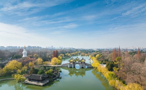 Night Tour of Slender West Lake in Yangzhou