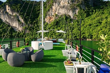 Luxury Ha Long Bay Cruise Day Trip with Buffet Lunch and Jacuzzi