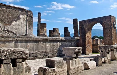 Tour in the Archaeological Park of Pompeii from Naples