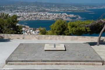 Cultural Food Tour of Chania Old Town with Live Music