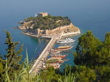 Kuşadası Scenic Boat Trip with Lunch and Transfers