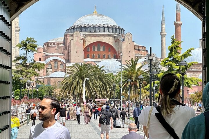 Istanbul: Topkapi Palace, Harem & Blue Mosque Tour 8