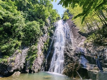 Shanghai: Baishuichong Waterfall & Yang E Trail Hike