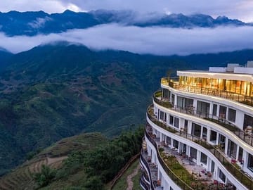 Sapa Trek 2days/1night -HOTEL 5 STAR-From Hanoi by Limousine Van