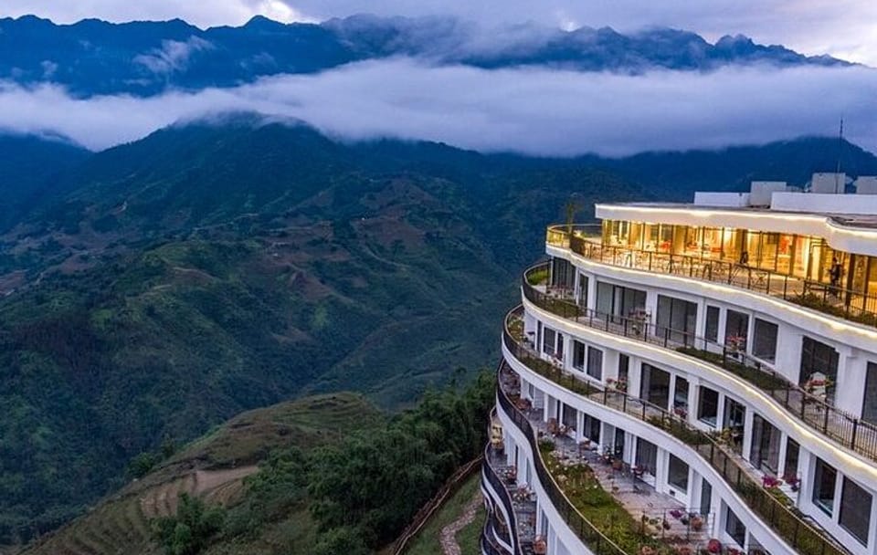 Sapa Trek 2days/1night -HOTEL 5 STAR-From Hanoi by Limousine Van