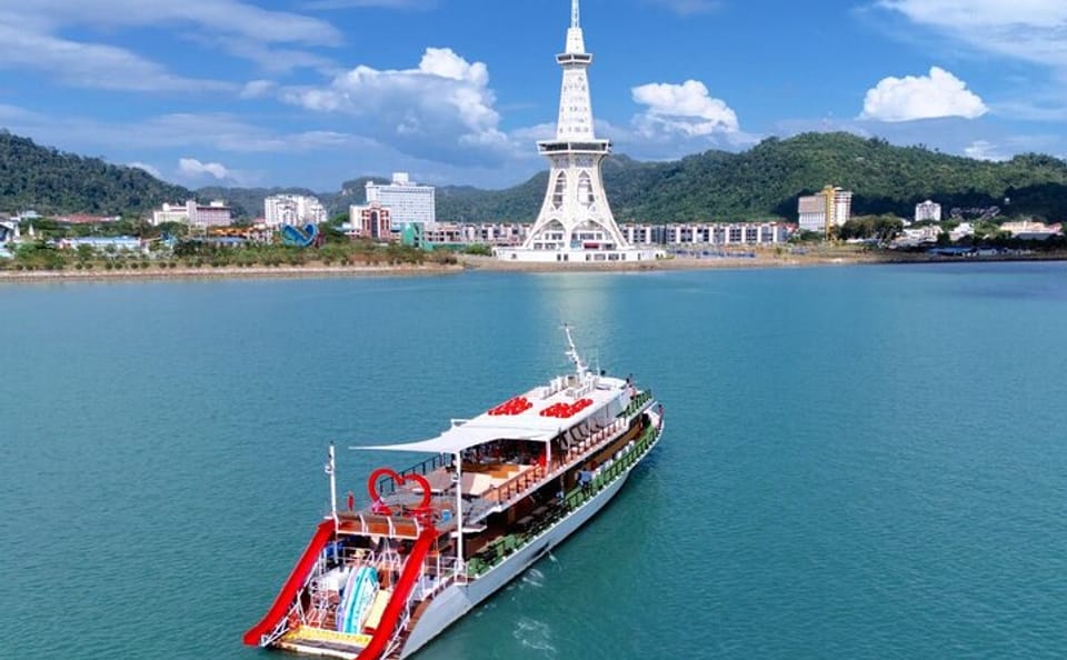 Langkawi Sunset Dinner Cruise Experience
