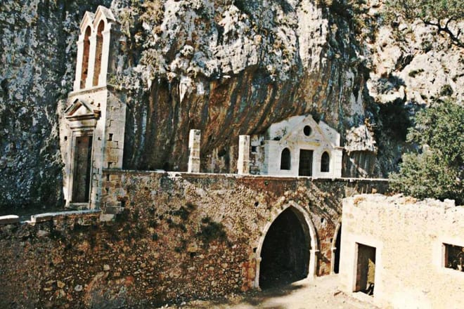 Living Like A Monk: In the Traces of the Sacred Places of Akrotiri Peninsula 3