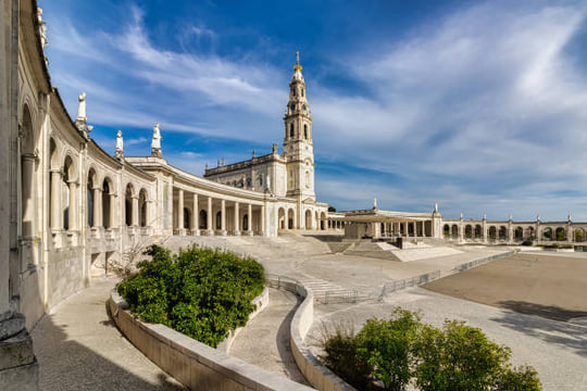 Private Fátima, Nazaré & Óbidos from Lisbon