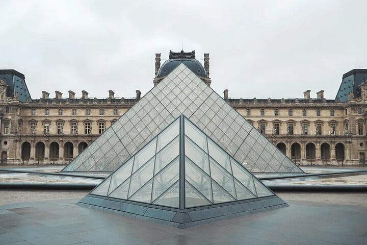 Audio guided Louvre museum Tour with hotel pick up 7