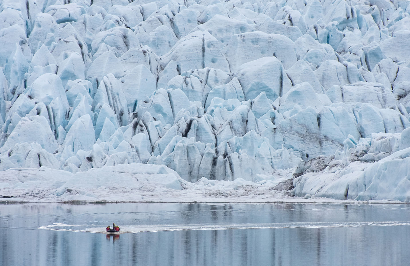 Iceberg Boat Tours - Sail up to the glacier wall