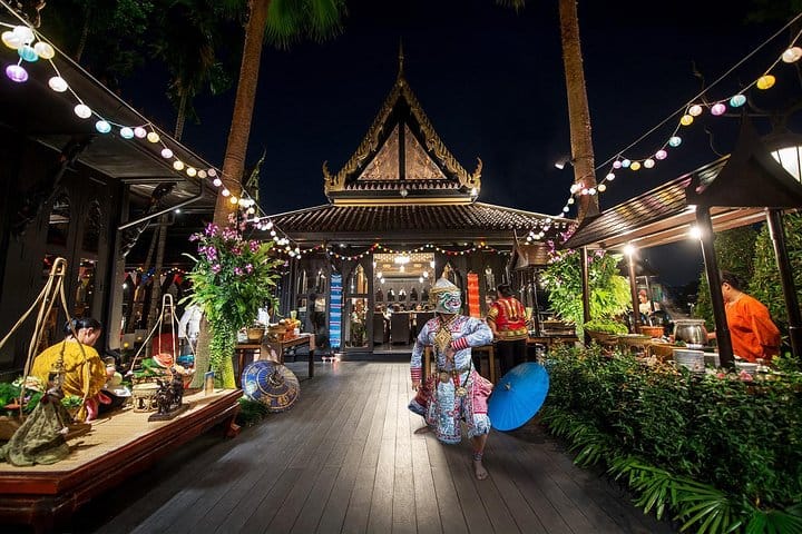 Shangri-La Hotel's Salathip Thai Restaurant Experience 8