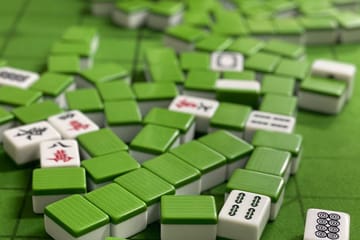Chengdu Mahjong Experience with Multilingual Guide
