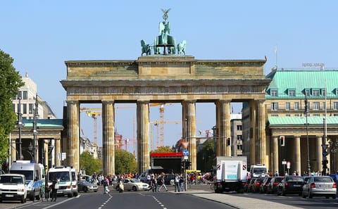 Berlin Historical Landmarks and Royal Heritage Tour