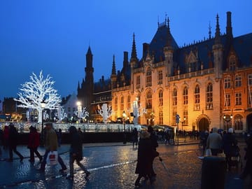 Day Trip to Bruges from Paris with Guided Sightseeing