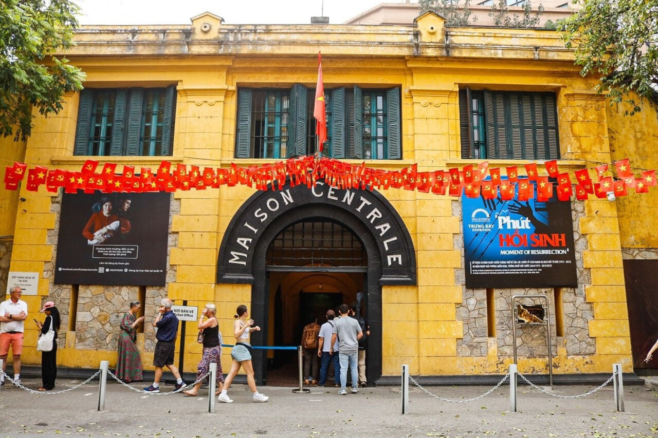 Hanoi Hidden Gems & City Highlights Small Group Scooter Tour 10