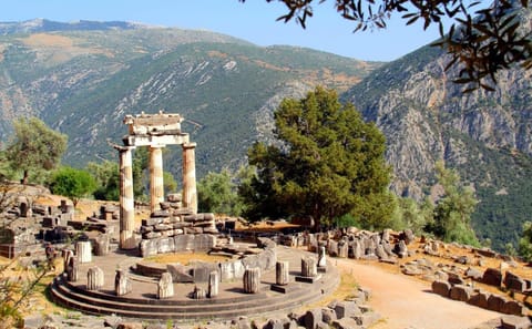 8-Day Ancient Greece Tour with French-Speaking Guide