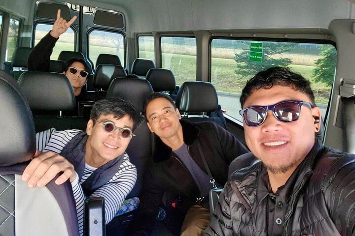 Calgary YYC Airport: Hassle-free Private Transfer to Lake Louise