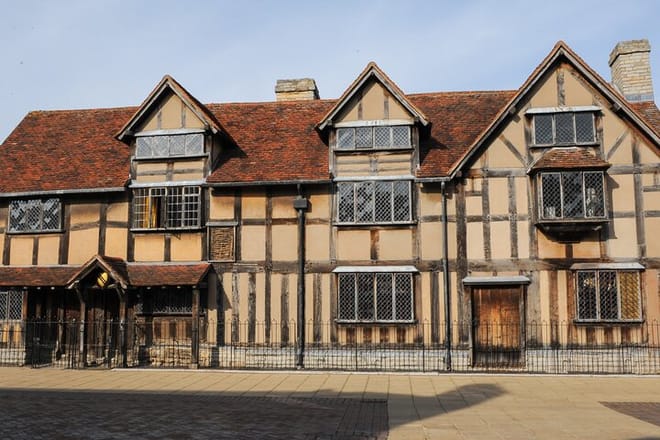 Day Trip from London to Stratford-upon-Avon and Warwick Castle