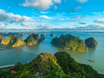 Halong Bay Day Trip with Scenic Cruise from Hanoi