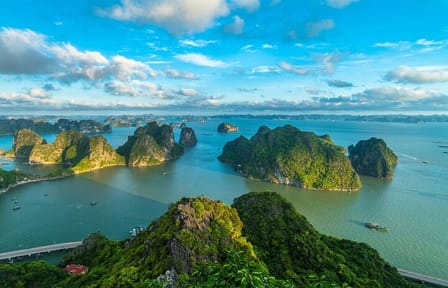 Halong Bay Day Trip with Scenic Cruise from Hanoi