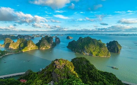 Halong Bay Day Trip with Scenic Cruise from Hanoi