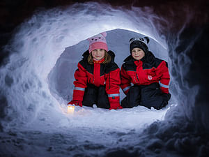 3h Build your own snow igloo