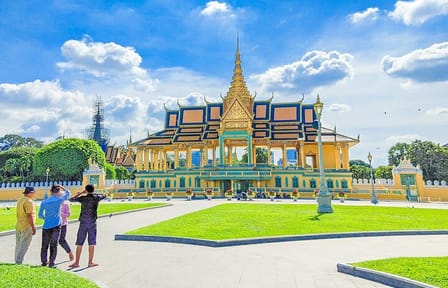 Private Full Day Tour of Oudong Mountain and Phnom Penh