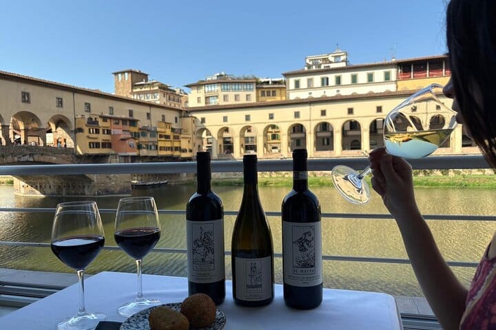 Florence Wine Tasting at Ponte Vecchio with Sommelier 7