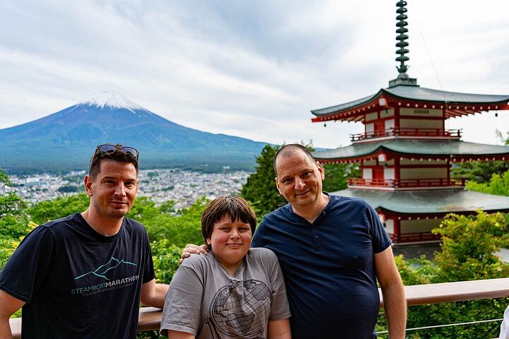 Mt. Fuji Private Sightseeing Tour with Local guide/photographer