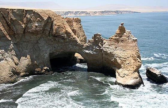 Paracas with Ballestas Islands Tour Package
