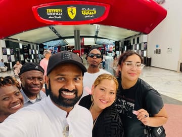 Abu Dhabi Tour: Sheikh Zayed Grand Mosque and Ferrari World