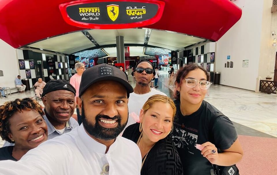 Abu Dhabi Tour: Sheikh Zayed Grand Mosque and Ferrari World
